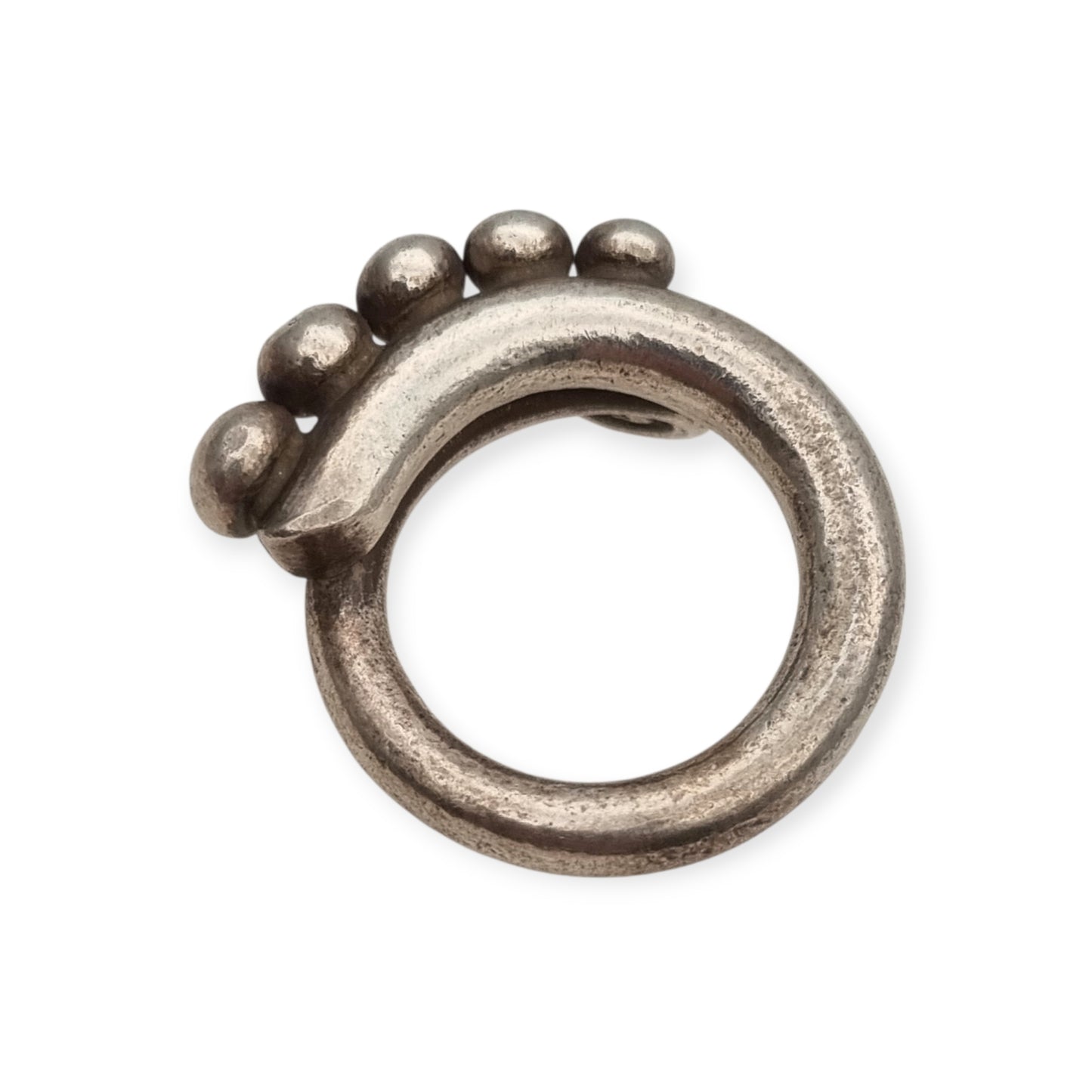 Anillo étnico africano de plata artesanal, diseño espiral con esferas, años 60-70