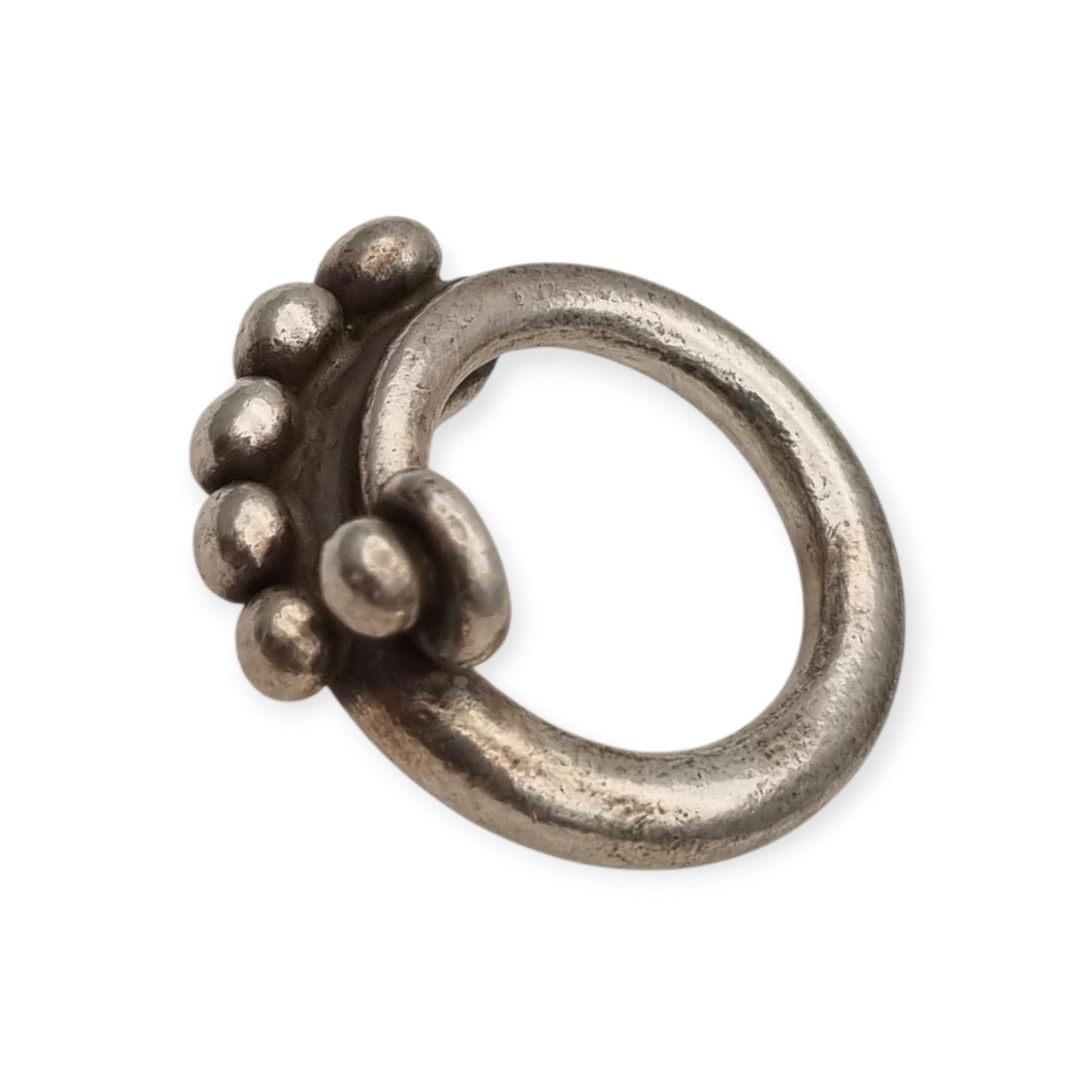 Anillo étnico africano de plata artesanal, diseño espiral con esferas, años 60-70