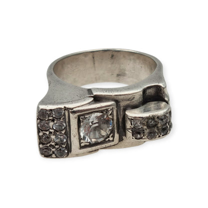 Anillo Art Déco de plata y pedrería blanca, diseño geométrico asimétrico, Francia circa 1940