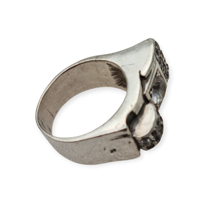 Anillo Art Déco de plata y pedrería blanca, diseño geométrico asimétrico, Francia circa 1940