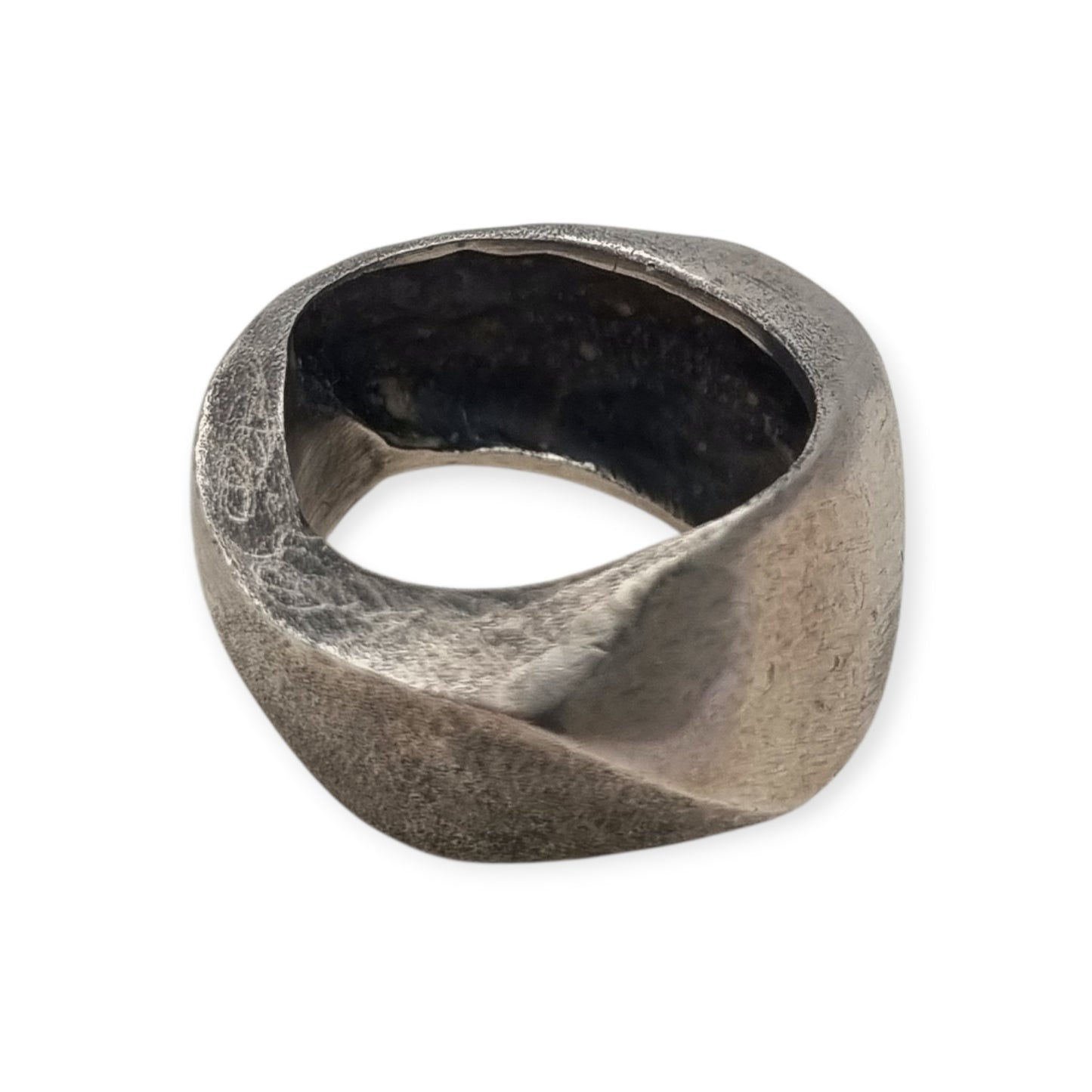 Brutalist ring in solid silver, eroded and satin finish, circa 1980-1990