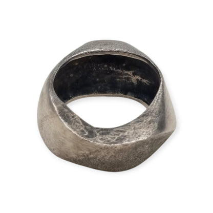 Brutalist ring in solid silver, eroded and satin finish, circa 1980-1990