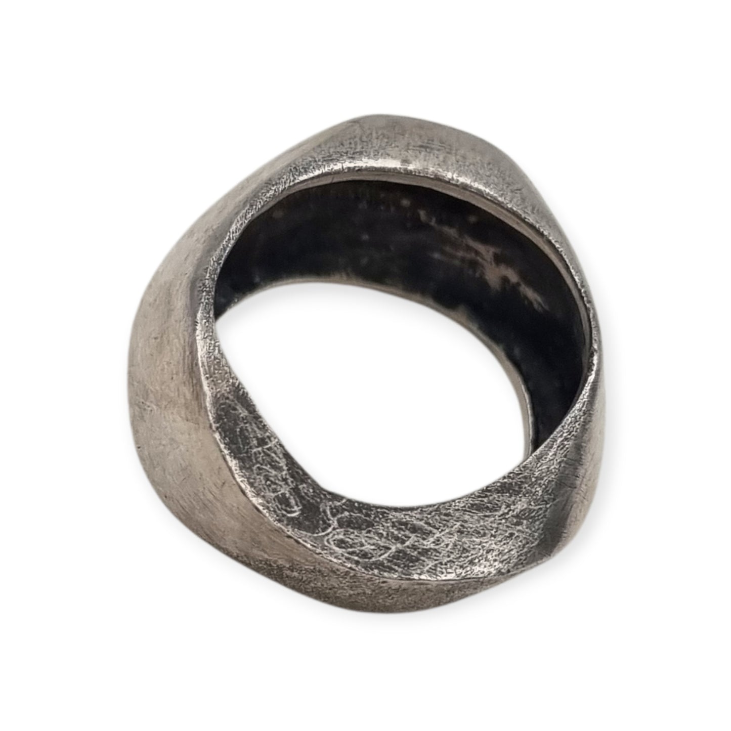 Brutalist ring in solid silver, eroded and satin finish, circa 1980-1990