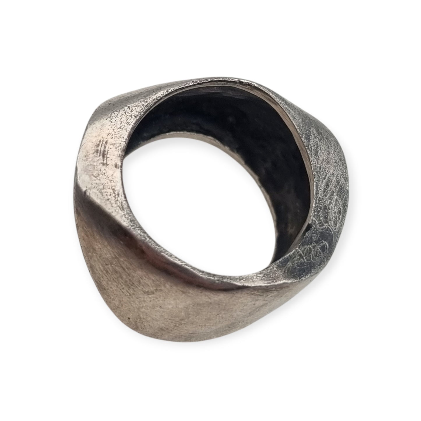 Brutalist ring in solid silver, eroded and satin finish, circa 1980-1990