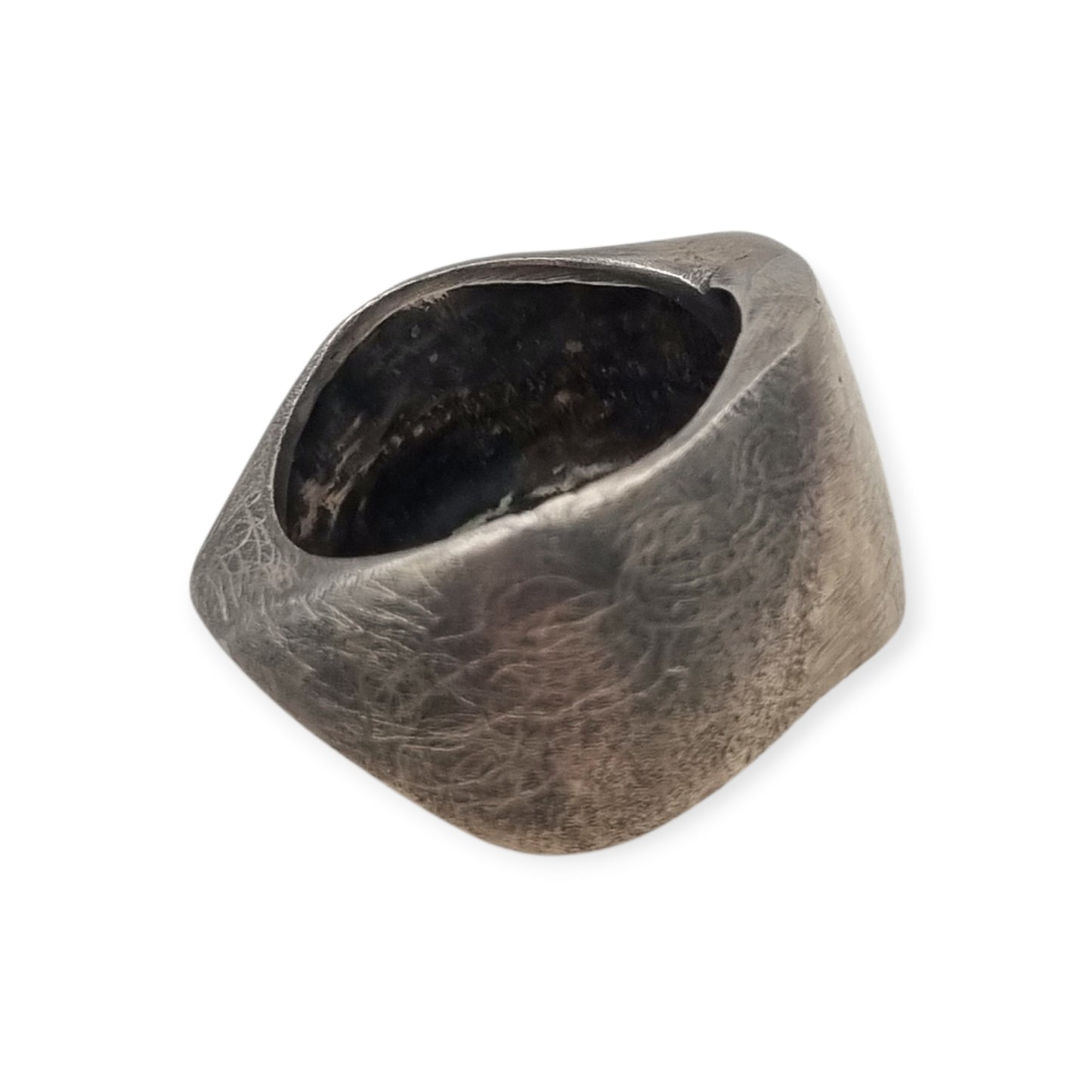 Brutalist ring in solid silver, eroded and satin finish, circa 1980-1990