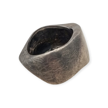 Brutalist ring in solid silver, eroded and satin finish, circa 1980-1990