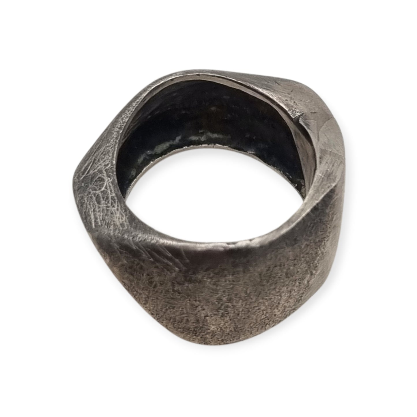 Brutalist ring in solid silver, eroded and satin finish, circa 1980-1990