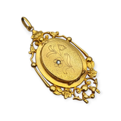 French Marius Legros Art Nouveau gold-plated locket with floral engraving circa 1910
