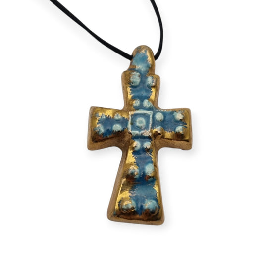 Cruz colgante cerámica esmaltada francesa azul dorado artesanal circa 1960