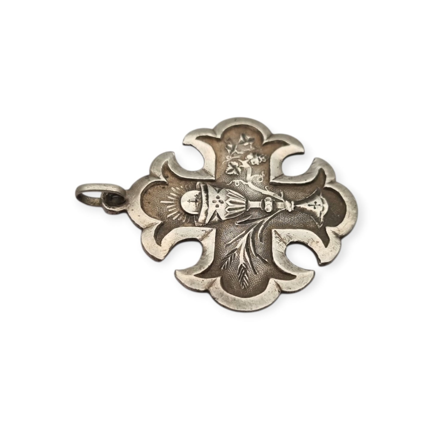 Medalla religiosa antigua de Primera Comunión en plata con cáliz, espigas e inscripción de 1895