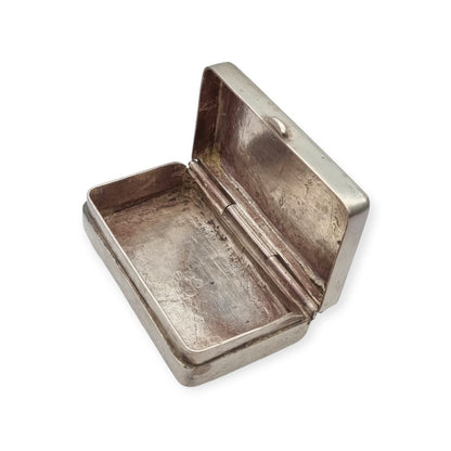 Caja rectangular antigua de plata grabada con decoración floral, Europa siglo XX