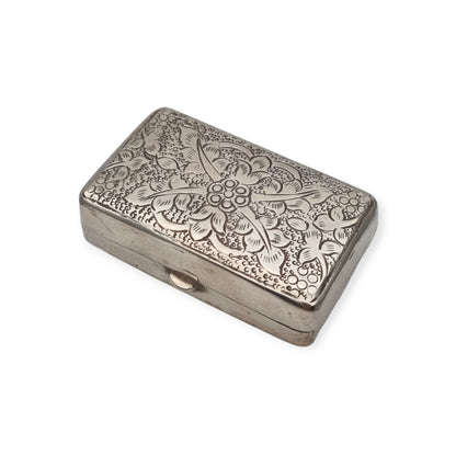 Caja rectangular antigua de plata grabada con decoración floral, Europa siglo XX