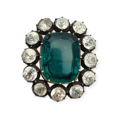 Broche antiguo victoriano de plata, oro y pasta vítrea verde y blanca, inspirado en la estética de las joyas de la reina Victoria. Europa, circa 1890