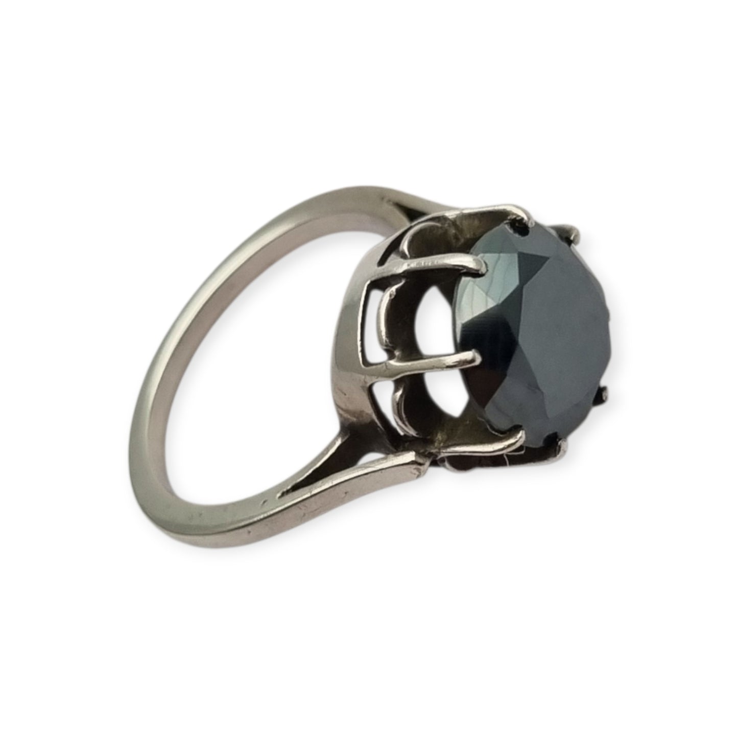 Anillo de plata con hematita facetada estilo cóctel vintage, circa 1980–2000