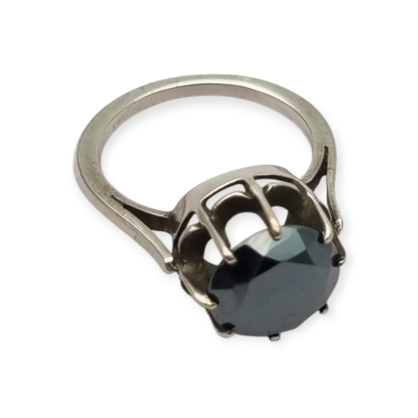 Anillo de plata con hematita facetada estilo cóctel vintage, circa 1980–2000