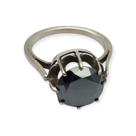 Anillo de plata con hematita facetada estilo cóctel vintage, circa 1980–2000