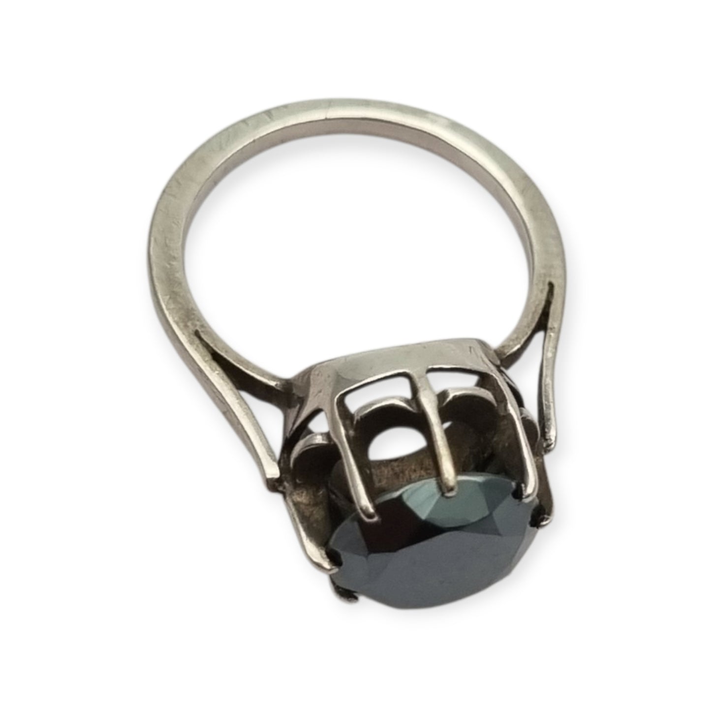 Anillo de plata con hematita facetada estilo cóctel vintage, circa 1980–2000