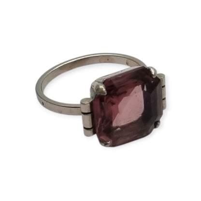 Anillo Art Déco tardío de plata con piedra púrpura, francés, circa 1940-1950