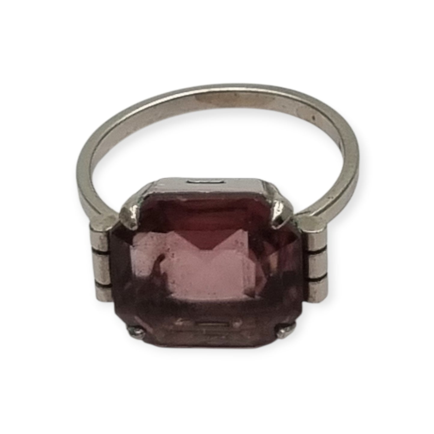 Anillo Art Déco tardío de plata con piedra púrpura, francés, circa 1940-1950