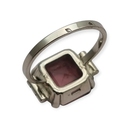 Anillo Art Déco tardío de plata con piedra púrpura, francés, circa 1940-1950