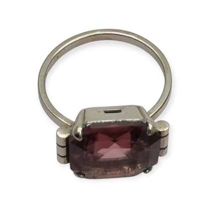 Anillo Art Déco tardío de plata con piedra púrpura, francés, circa 1940-1950