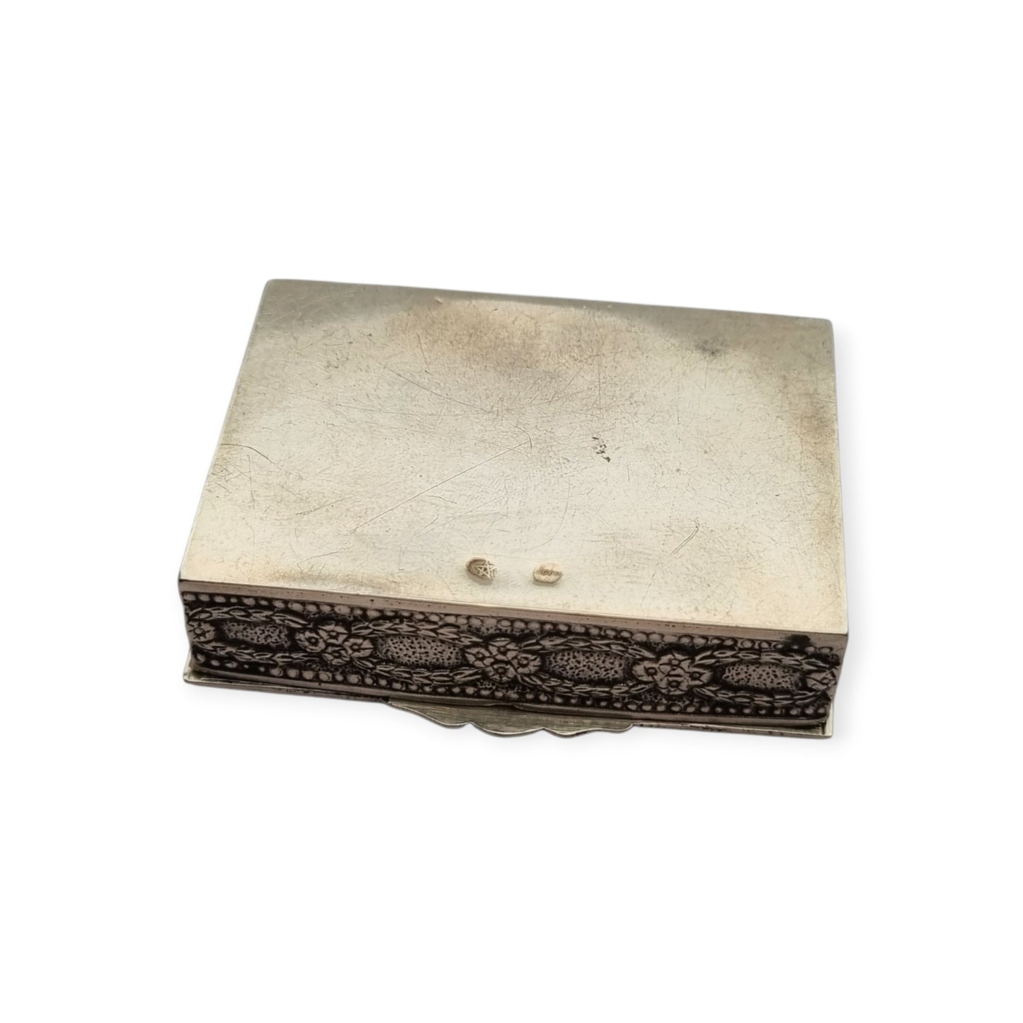 Caja colección de plata de ley española con relieve de escena de vendimia, interior vermeil, circa 1950