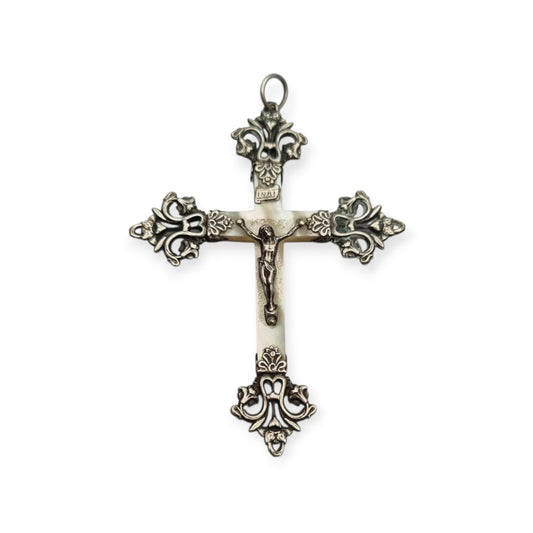 Crucifijo antiguo de plata y nácar Modernista, estilo Neogótico, con inscripción "22 Mai 1910"