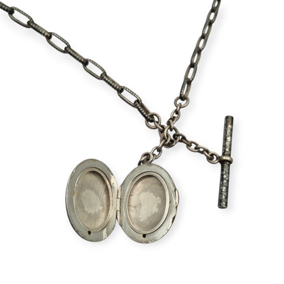 Antigua Cadena Albert completa de plata nielada para reloj de bolsillo con guardapelo monogramado  circa 1890