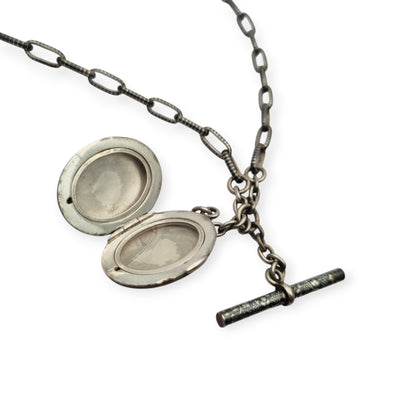 Antigua Cadena Albert completa de plata nielada para reloj de bolsillo con guardapelo monogramado  circa 1890