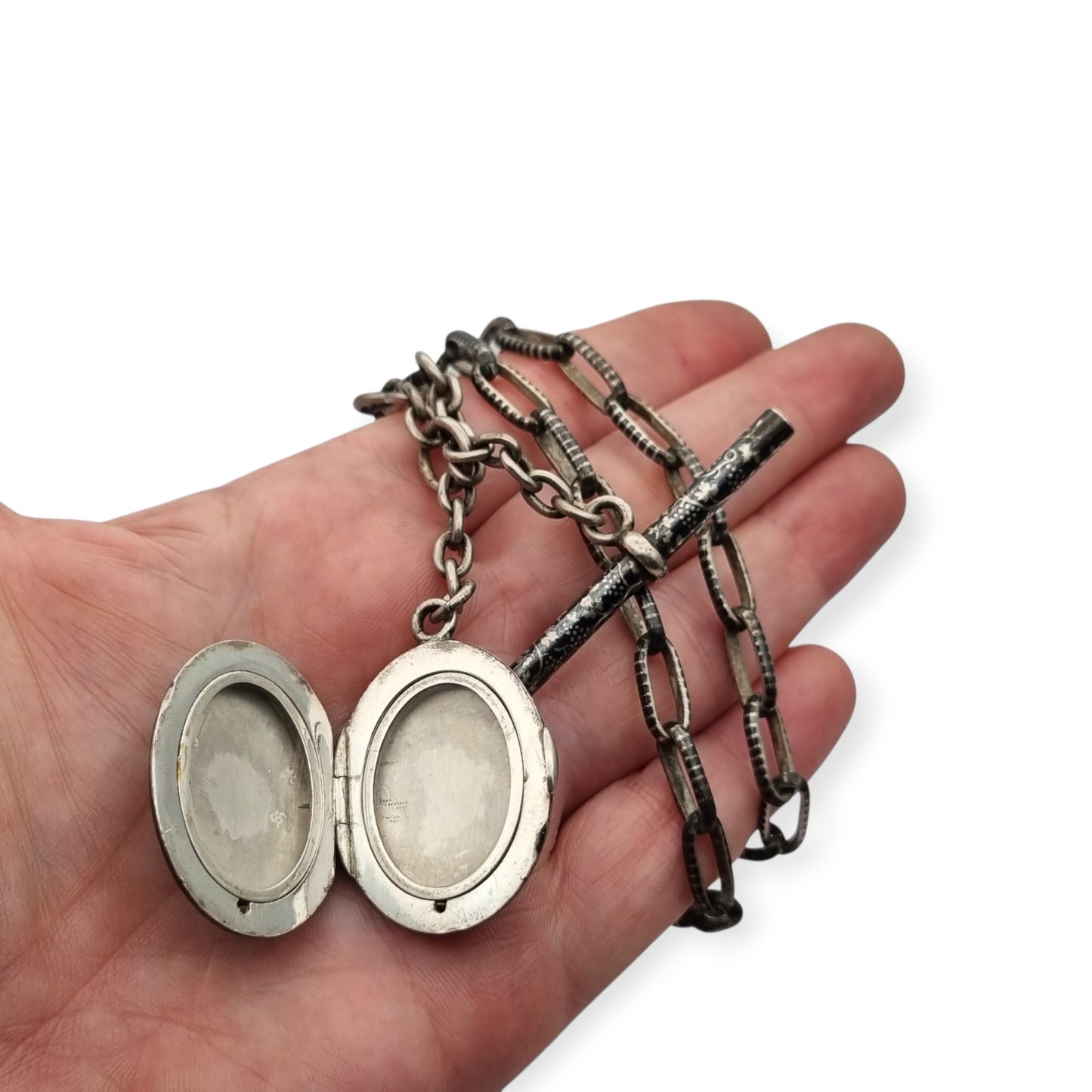 Antigua Cadena Albert completa de plata nielada para reloj de bolsillo con guardapelo monogramado  circa 1890