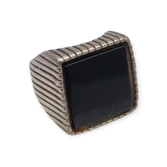 Anillo geométrico vintage italiano de plata 925 con gran ónix negro cuadrado, circa 1980-90