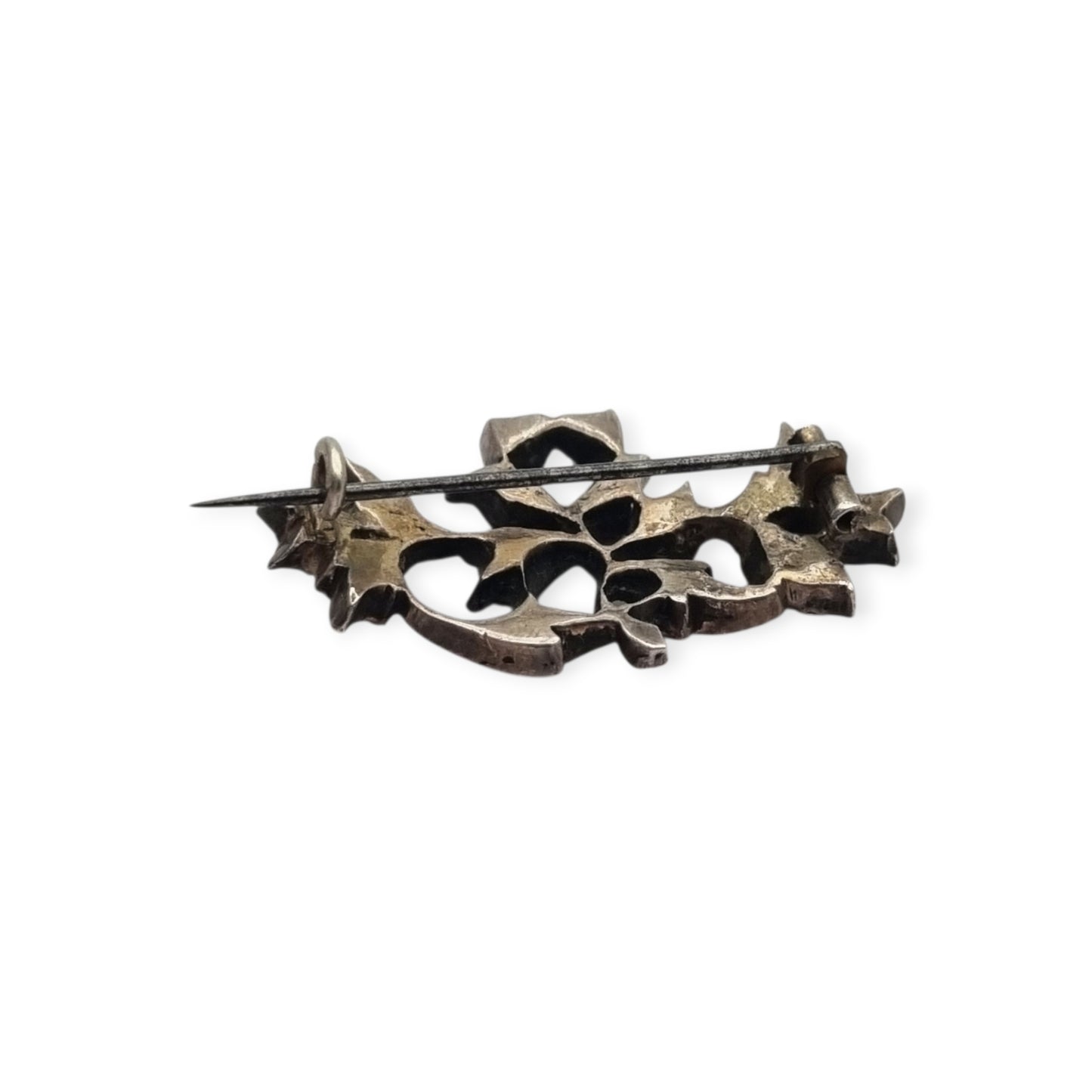 Broche victoriano floral antiguo de plata con pastas vítreas, Estilo eduardiano, ca. 1890–1910