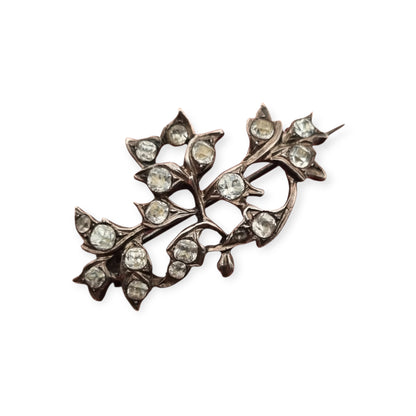 Broche victoriano floral antiguo de plata con pastas vítreas, Estilo eduardiano, ca. 1890–1910