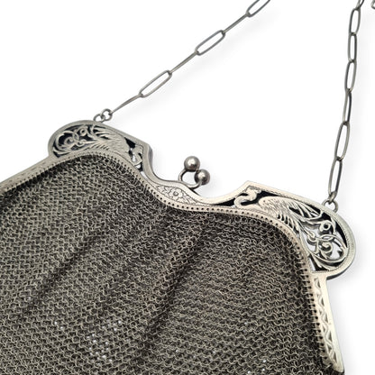 Bolso Antiguo de Malla en Plata 800 Art Nouveau con Boquilla Calada y Aves Estilizadas ca. 190