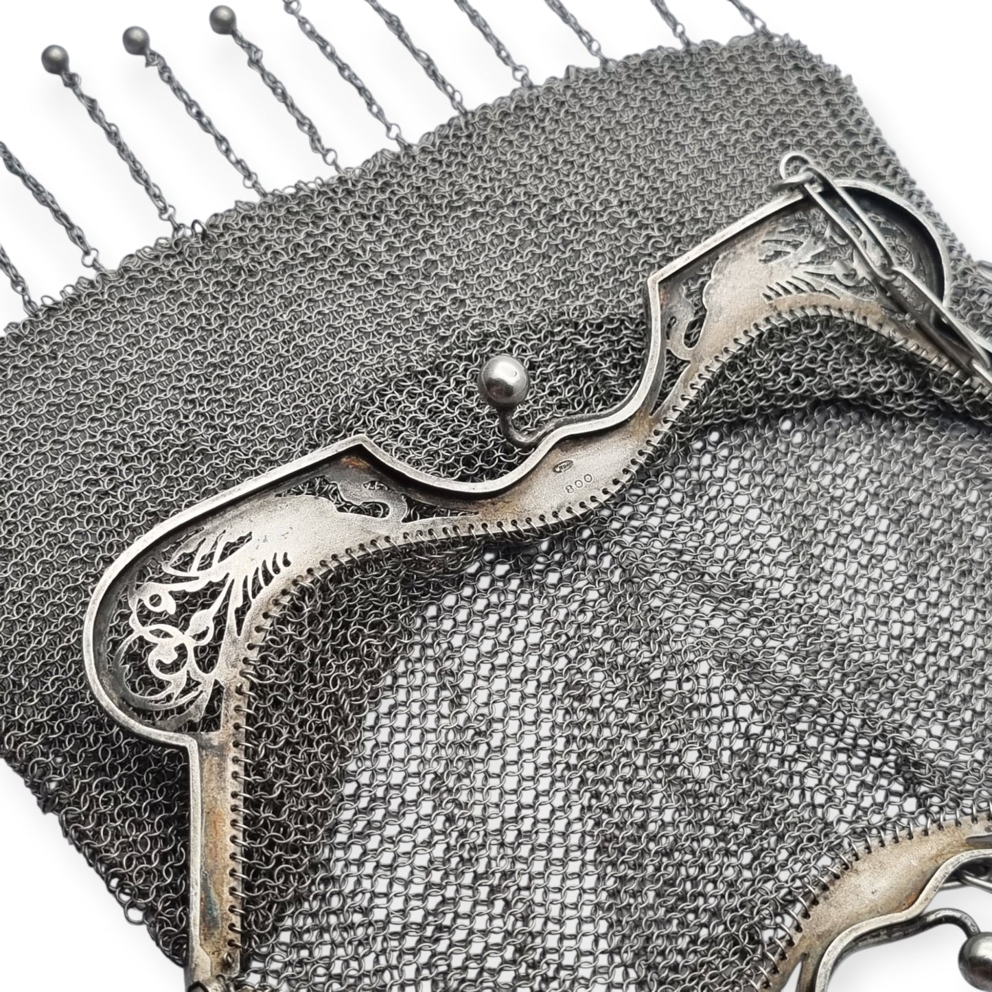 Bolso Antiguo de Malla en Plata 800 Art Nouveau con Boquilla Calada y Aves Estilizadas ca. 190