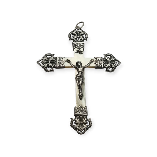 Antique French Catholic crucifix in silver and mother-of-pearl with Christ and openwork finials, circa 1900–1930