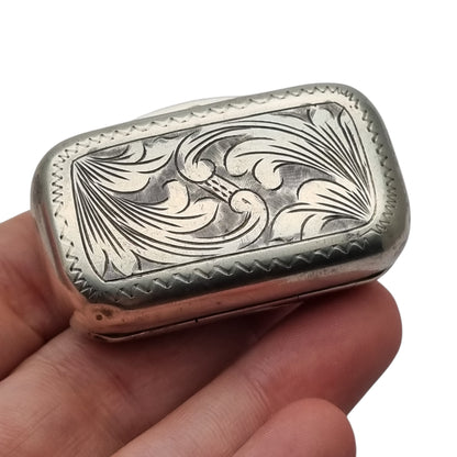 Caja de bolsillo antigua en plata 800, grabado floral de inspiración Art Nouveau, Europa continental, ca. 1900–1935