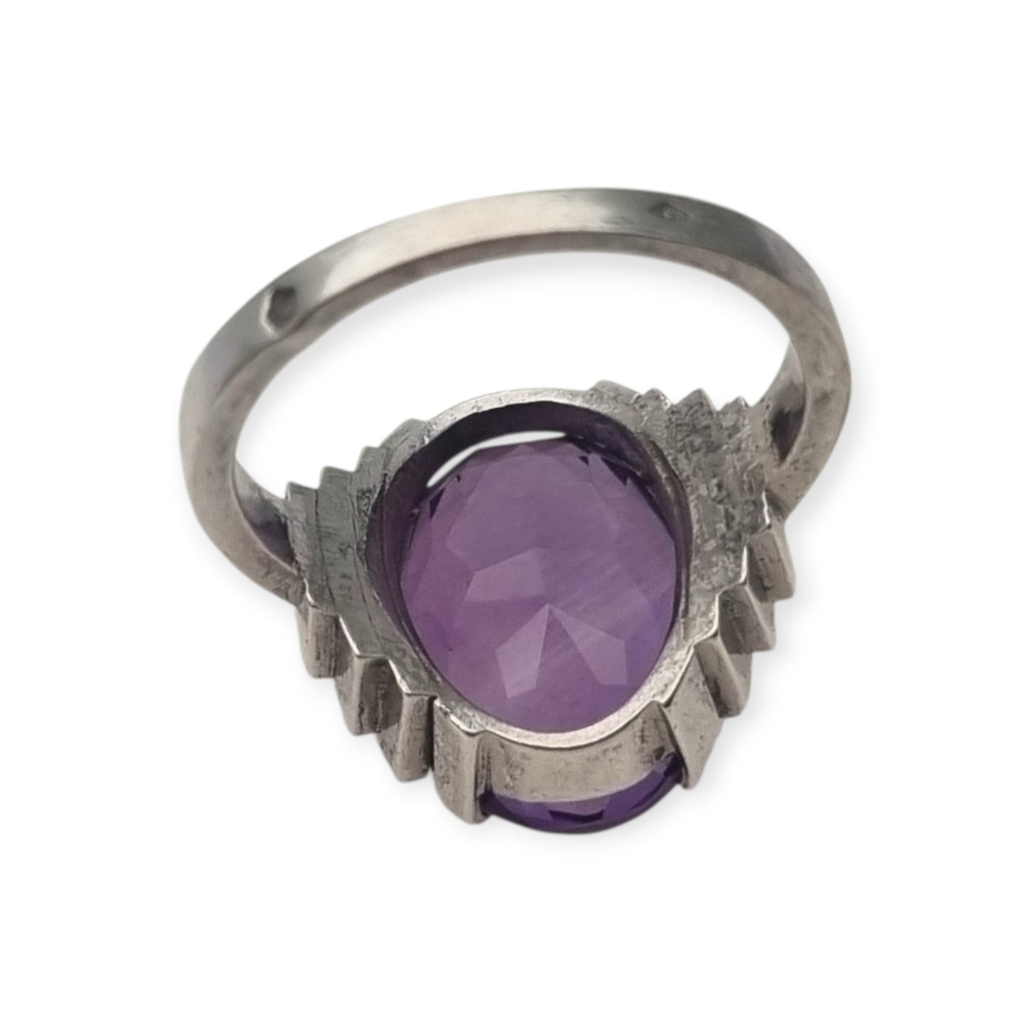 Anillo cocktail Art Déco francés de plata con cristal violeta facetado, influencia Tank, ca. 1930–1940