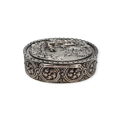 Caja oval de plata Rococó Revival con interior dorado y escena pastoril en relieve, circa 1940–1950