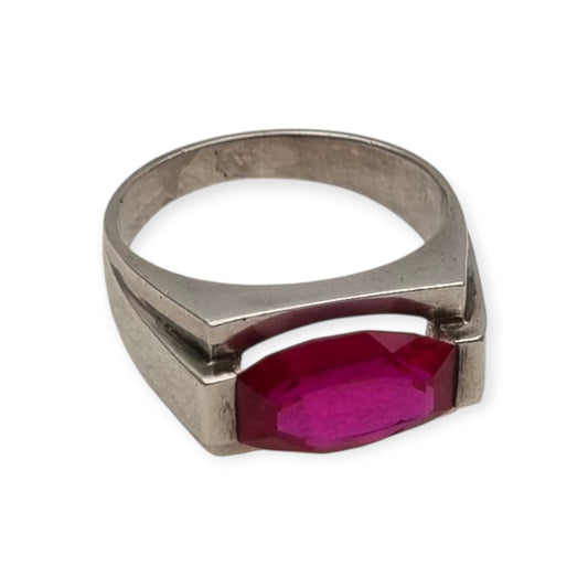 Anillo Tank geométrico Art Déco tardío en plata, piedra facetada, joyería masculina circa 1930–1945