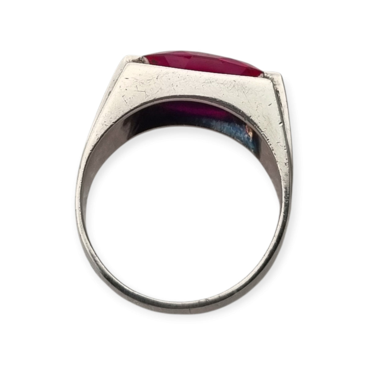 Anillo Tank geométrico Art Déco tardío en plata, piedra facetada, joyería masculina circa 1930–1945
