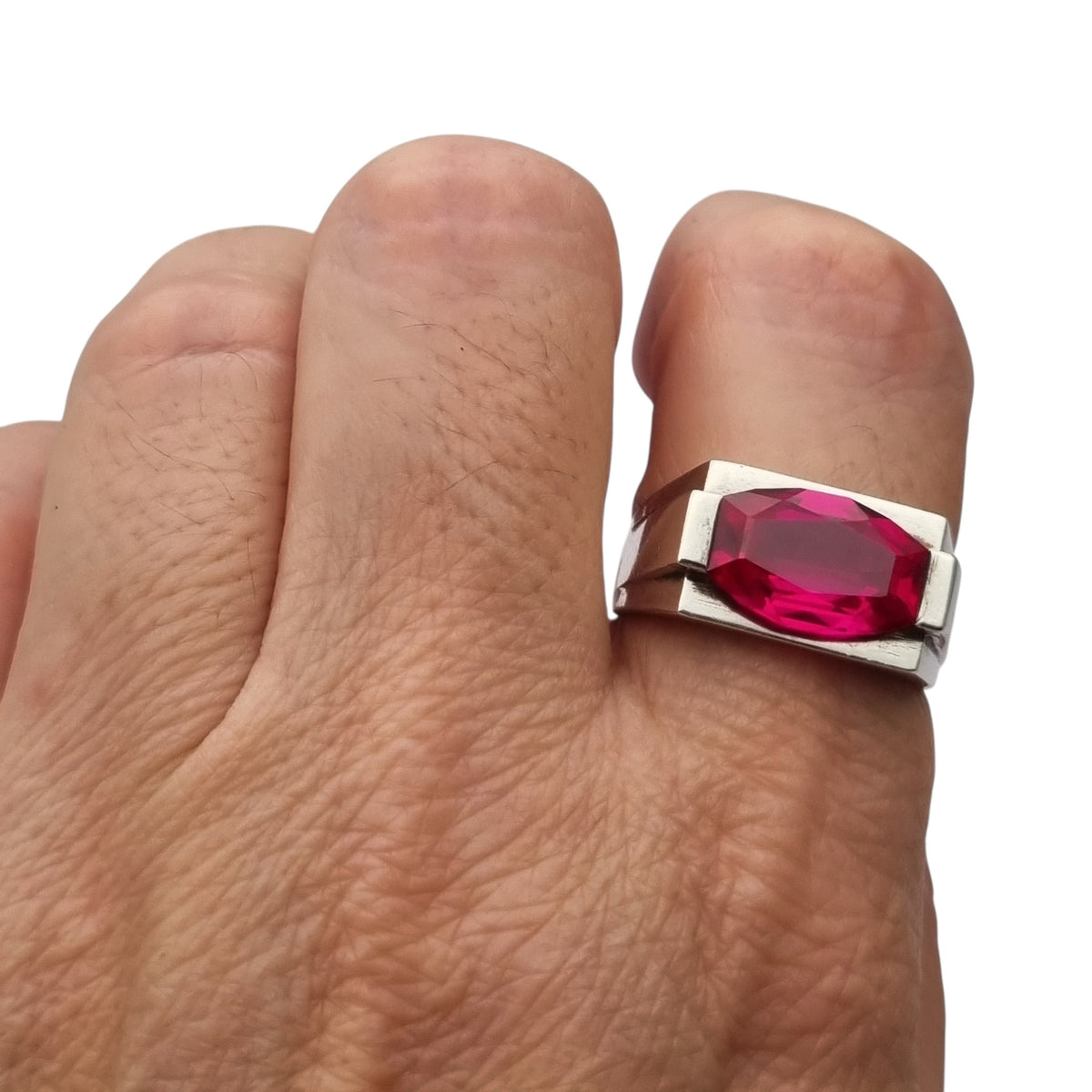 Anillo Tank geométrico Art Déco tardío en plata, piedra facetada, joyería masculina circa 1930–1945