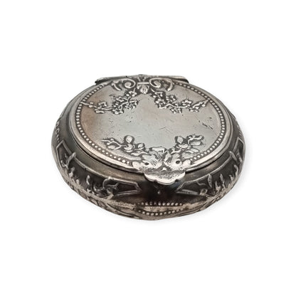 Polvera antigua colgante de plata con espejo, Belle Époque y Art Nouveau, Europa, circa 1900-1915