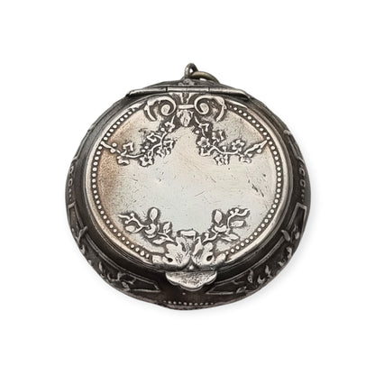 Polvera antigua colgante de plata con espejo, Belle Époque y Art Nouveau, Europa, circa 1900-1915