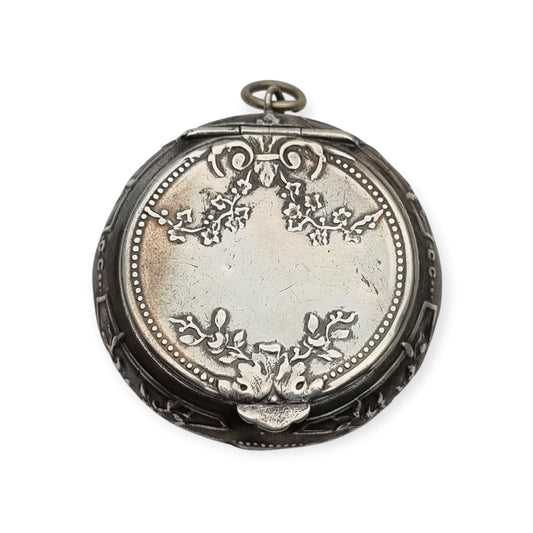 Antique silver pendant powder compact with mirror, Belle Époque and Art Nouveau, Europe, circa 1900-1915