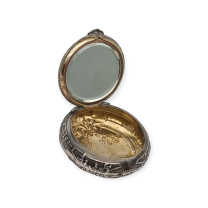 Polvera antigua colgante de plata con espejo, Belle Époque y Art Nouveau, Europa, circa 1900-1915