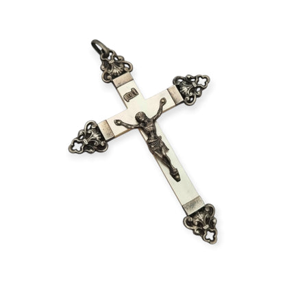 Crucifijo antiguo de plata y nácar, Art Nouveau neogótico, ca. 1910-1920