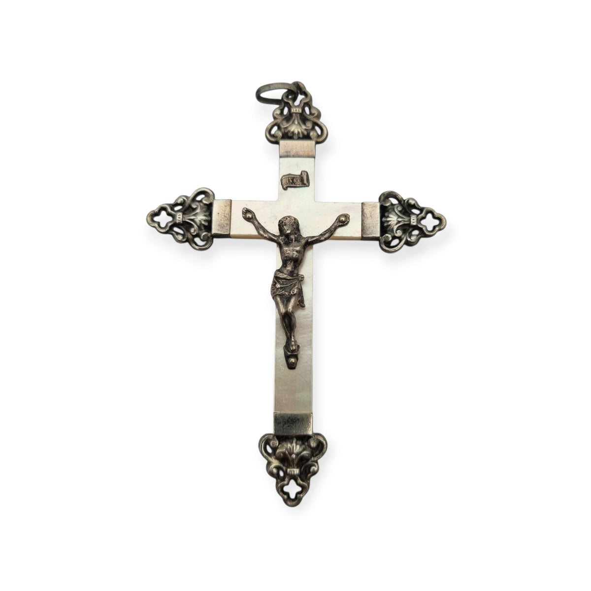 Crucifijo antiguo de plata y nácar, Art Nouveau neogótico, ca. 1910-1920