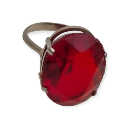 Anillo cocktail vintage años 50 con cristal rojo facetado, estilo Art Déco, España