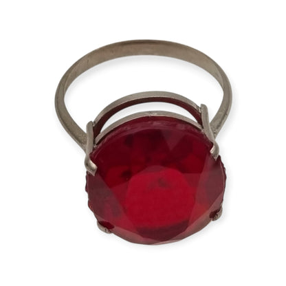 Anillo cocktail vintage años 50 con cristal rojo facetado, estilo Art Déco, España
